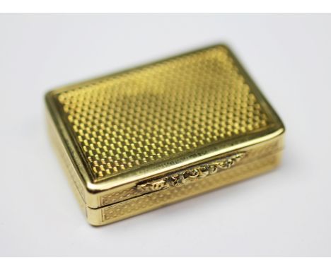 An 18ct gold George IV vinaigrette, Charles Rawlings, London 1826, hinged cover enclosing a pierced grille designed as a flow