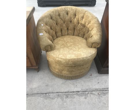 A BUTTON BACK FABRIC BEDROOM CHAIR 