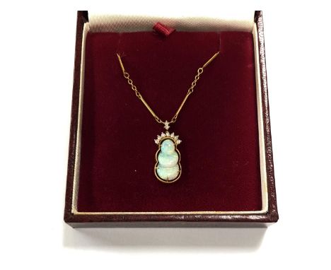 A LADIES 9CT YELLOW GOLD NECKLACE WITH DIAMOND AND OPAL STONE PENDANT, GROSS WEIGHT 5.1G 