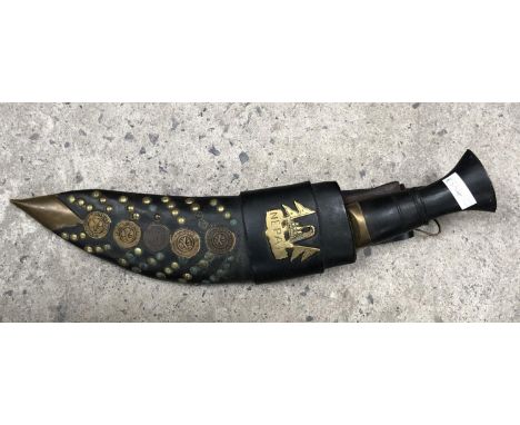 A VINTAGE 'KUKRI' KNIFE WITH NEPAL BRASS SCABBARD DESIGN, STAMPED 'ARMY 7072' TO BLADES 