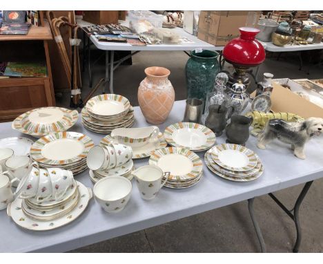 A LARGE COLLECTION OF ASSORTED CERAMICS TO INCLUDE 'MINTONS' PART SET, FURTHER 'BROADHURST' VISCOUNT PATTERN PART DINNER SET 