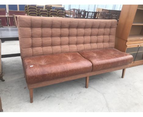 A RETRO STYLE BUTTON BACK FOUR SEATER BENCH WITH LEATHER SEAT 