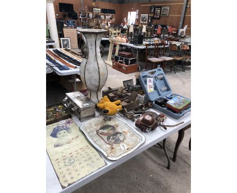 A LARGE COLLECTION OF ITEMS TO INCLUDE METAL STICK STAND, METAL SIGN, VINTAGE WOODEN TOOLS ETC (QTY) 