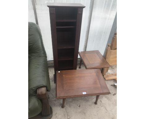 A TALL MAHOGANY EFFECT SHELF AND AN OAK NEST OF TWO TABLES 