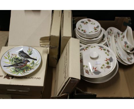 A Ridgway "Gaywood" part dinner service and eight collector's plates, boxed
