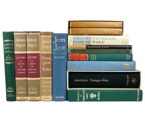 JOYCE, J. Ulysses. Hamb. (e.a.)., Odyssey Press, (1939). 8°. Or. stiff wrps. w. or. tissue paper. In or. slipcase. (NB tissue