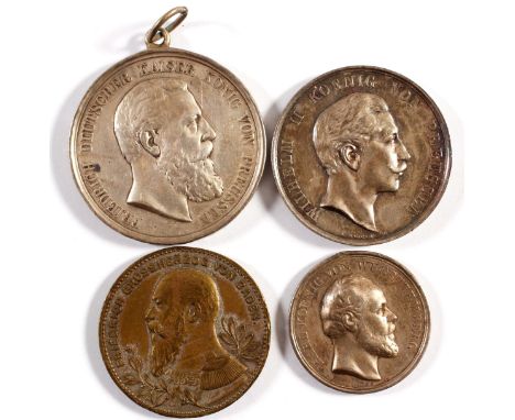 1x gefasst und gehenkelt, 'Dem Besten Schützen', Friedrich Deutscher Kaiser König von Preußen.1x 'Dem Besten Schützen', Wilhe