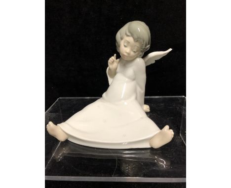 Lladro porcelain figure, Angel Wondering, No 4962, designed by Salvador Debon, issued 1977, 14.5cm high 