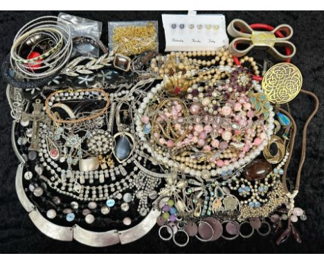 A Collection of Assorted Vintage Costume Jewellery to include beads, brooches, necklaces, earrings etc