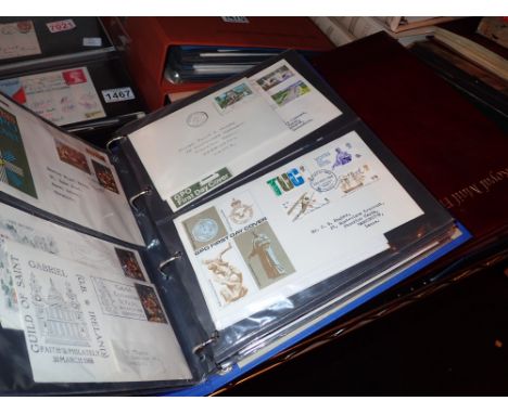Quantity of first day covers including some mint ( 4 albums ) 