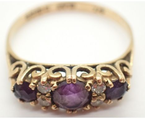 9ct yellow gold ring set with amethyst and cubic zirconia size P