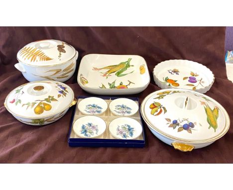 Selection of Royal Worcester Pottery includes Evesham,Wild Harvest etc 