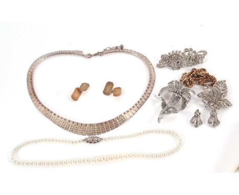 A mixed lot of jewellery: to include a silver necklace, marcasite brooches, a graduated cultured pearl necklace, a pair of si