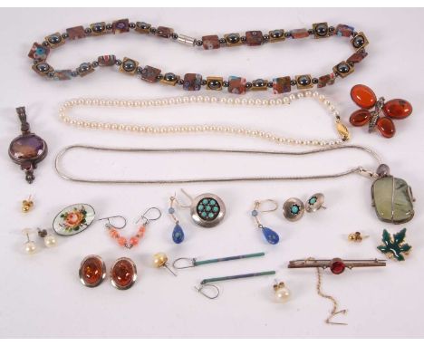 A mixed lot of jewellery, to include an ametrine and garnet pendant, amber, cultured pearls, turquoise, etc.