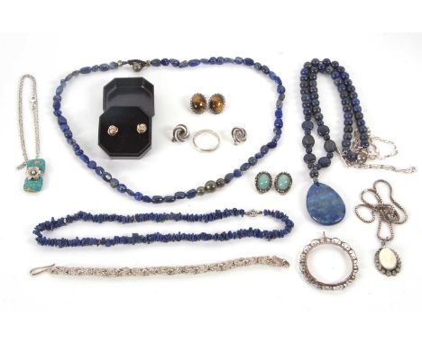 A mixed lot of jewellery: to include lapis lazuli beads, tigers eye, silver, etc