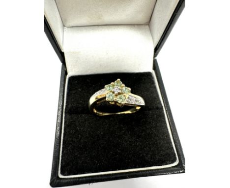 9ct  gold cz and green gemstones ring (2.6g) 