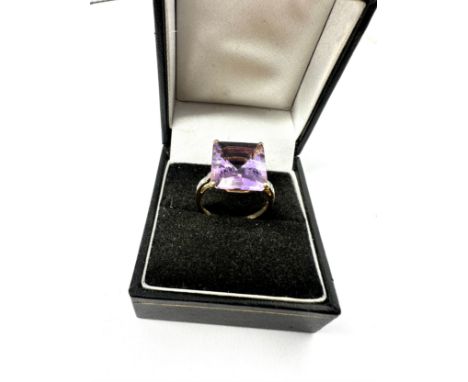 9ct  gold amethyst cocktail ring (3.2g) 
