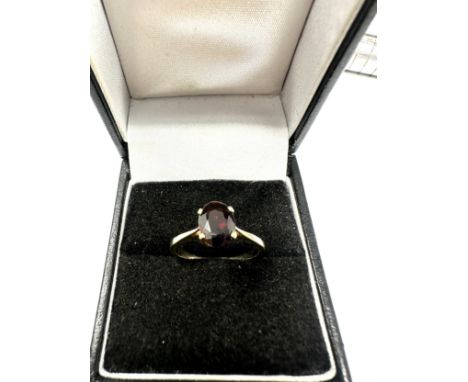 9ct gold garnet oval cut solitaire ring (1.5g) 
