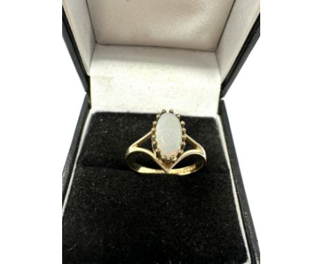 9ct gold opal  ring(1.6g) 