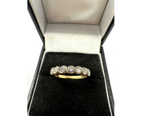 9ct gold diamond seven stone ring (2.2g) 