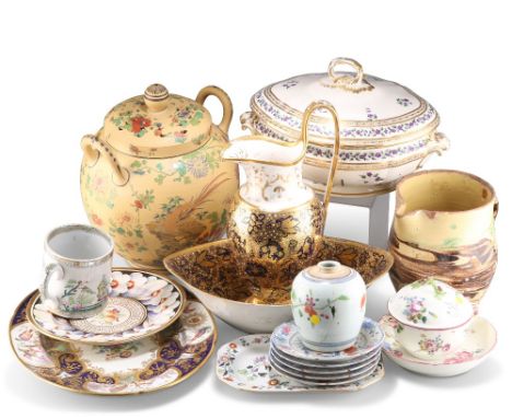A GROUP OF ENGLISH AND CHINESE CERAMICS, including a Wedgwood biscuit ware large pot pourri, Derby "jewelled" cobalt ewer and