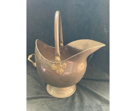 Large (possibly Victorian) helmet coal scuttle in copper with brass hinges and tipping handle, heavy and robust with no obvio