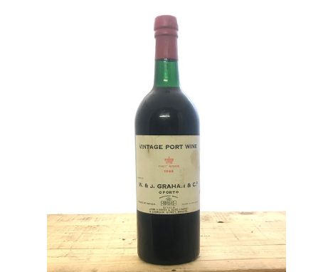 One bottle of Graham 1966 Vintage Port.Description:Quantity: 1 bottleCondition: Good. Origin: Private individualType of cella