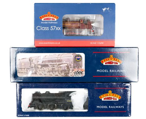 3 Bachmann OO gauge locomotives. BR class 9FStandard 2-10-0 tender locomotive, 92044 (32-853). In weathered black livery with