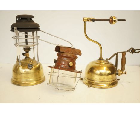 2x Tilly lamps &amp; light shade 