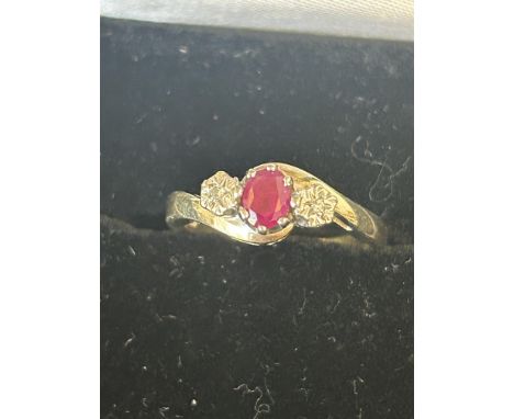 9ct Gol ring set with ruby &amp; 2 diamonds Size M 3.1g 