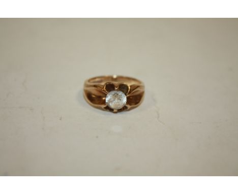 A HALLMARKED 9CT GOLD DRESS RING SET WITH A CLEAR STONE