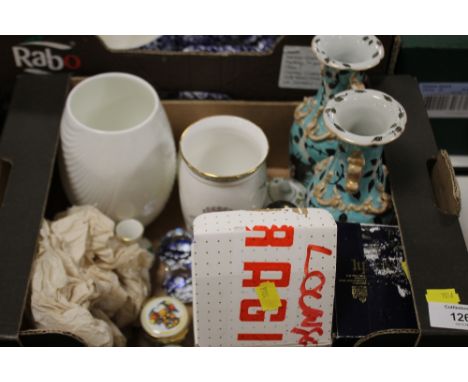 A SMALL TRAY OF CERAMICS AND GLASSWARE TO INCLUDE A PAIR OF ORIENTAL VASES, CAITHNESS PAPERWEIGHTS ETC.