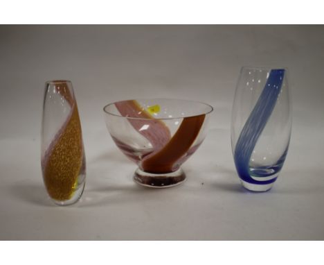 A CAITHNESS GLASS BOWL TOGETHER WITH TWO SIMILAR VASES