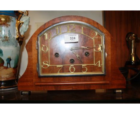 A VINTAGE MAHOGANY MANTEL CLOCK