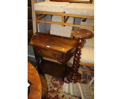A SMALL OAK CONSOLE W-80 cm AND A BARLEYTWIST TORCHERE (2)