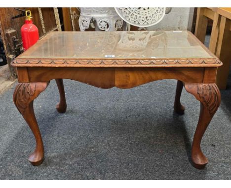 FLAME VENEERED COFFEE TABLE ON QUEEN ANNE STYLE LEGS