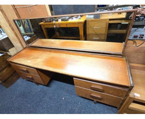 RETRO DRESSING TABLE