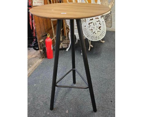 MODERN CIRCULAR BAR TABLE ON METAL LEGS