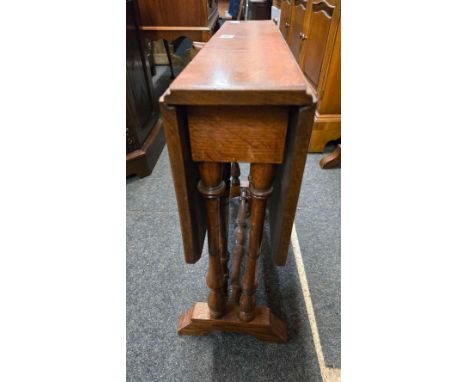 SMALL OAK SUTHERLAND TABLE