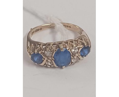 A HALF LOOP RING WITH BLUE &amp; WHITE STONES IN 9ct, SIZE 'K'