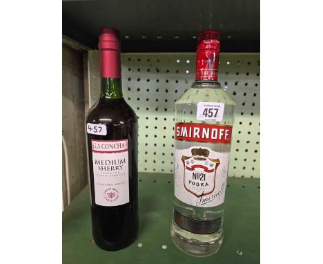 LA CONCHA MEDIUM SHERRY &amp; BOTTLE OF SMIRNOFF VODKA
