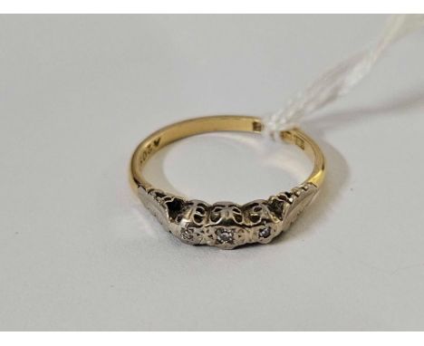 18ct 3 DIAMOND RING, 2.6g