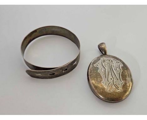 SILVER LOCKET PENDANT &amp; BANGLE