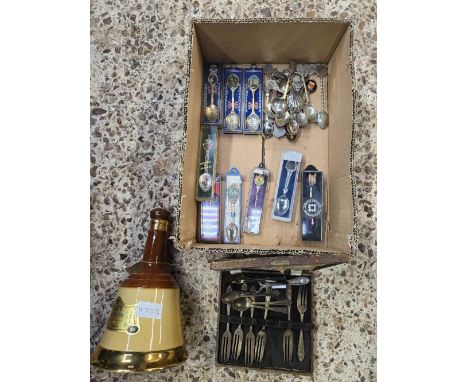 CARTON WITH MISC SOUVENIRS SPOONS, EMPTY WADE BELLS SCOTCH WHISKY DECANTER, TEA SPOONS &amp; CAKE FORKS