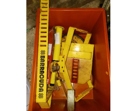 2 CARAVAN WEIGHT SCALES &amp; 2 WHEEL CLAMPS