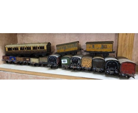 QTY OF VINTAGE 'O' GAUGE ROLLING STOCK