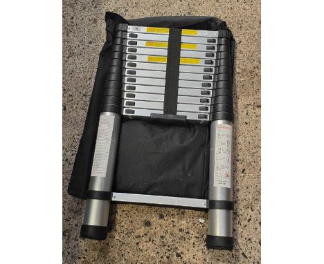ALUMINIUM FOLDING STEP LADDER IN CARRY BAG