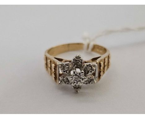 A DIAMOND CLUSTER FLOWER HEAD RING SET IN 9ct SIZE 'M'