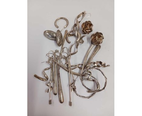 BAG CONTAINING VINTAGE LARGE DESIGNER SILVER EARRINGS, 75g