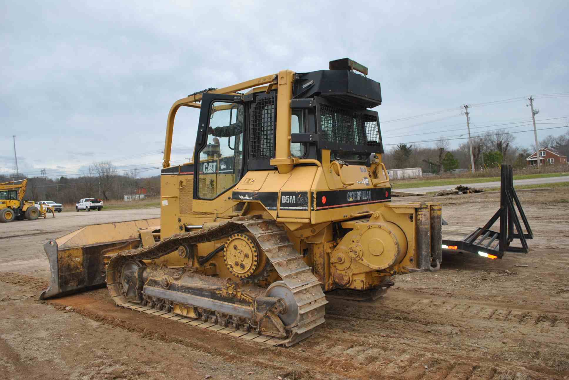 2002 CAT D5M LGP DOZER W/WINCH; W/6 WAY BLADE; W/ENCLOSED CAB; S/N